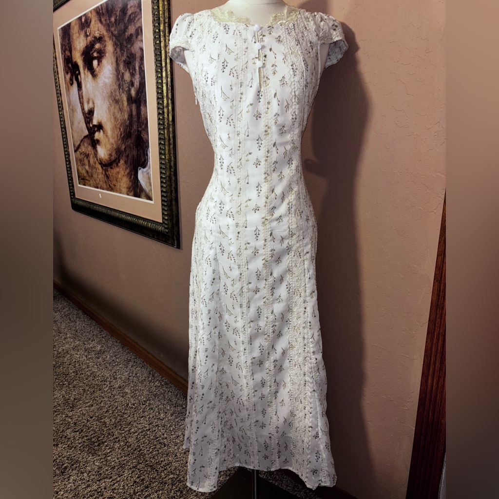 Vintage Dreamy Bohemian White Floral Maxi Dress Lace Trim Fits Small